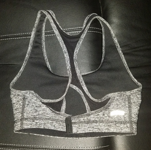 Express sports bra - Picture 3 of 4